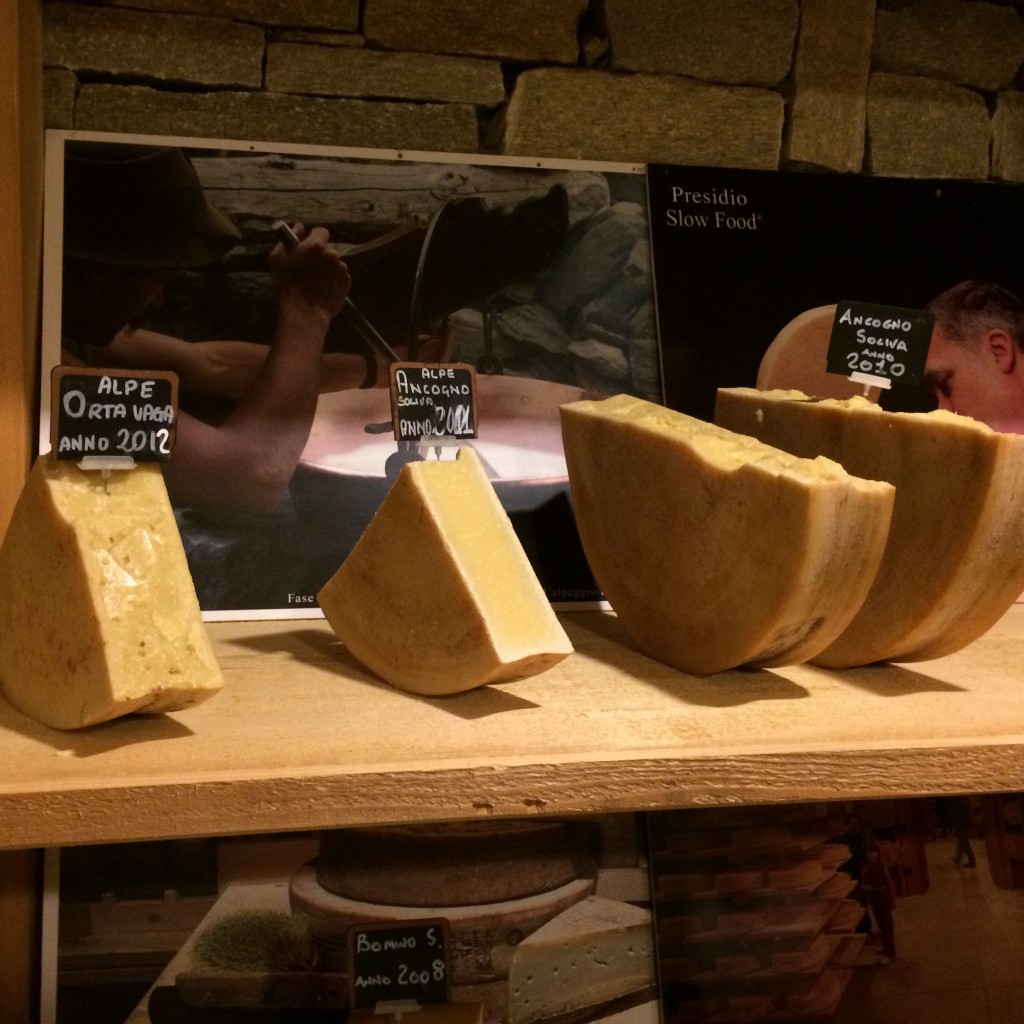 Tasting note: Bitto is a cheese to be enjoyed in small quantities, crumbly and melting in the mouth, its decisive taste leaves notes of dried fruit, hazelnut, walnut, butter, hay and dried flowers. The cheese must be savoured at room temperature and carefully chewed, allowing its flavour to  envelope. 