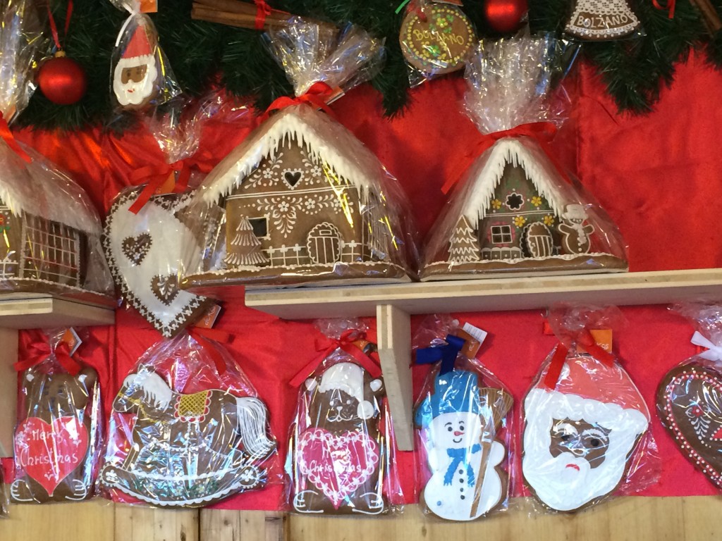 ùGingerbread houses, Santas, snowmen, hearts and horses 