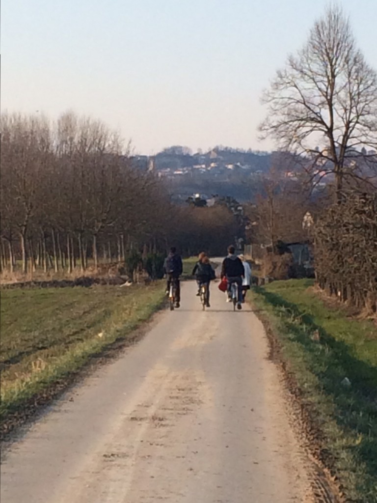On the walk home to Bra: some of the students cycle (up and down the hill)