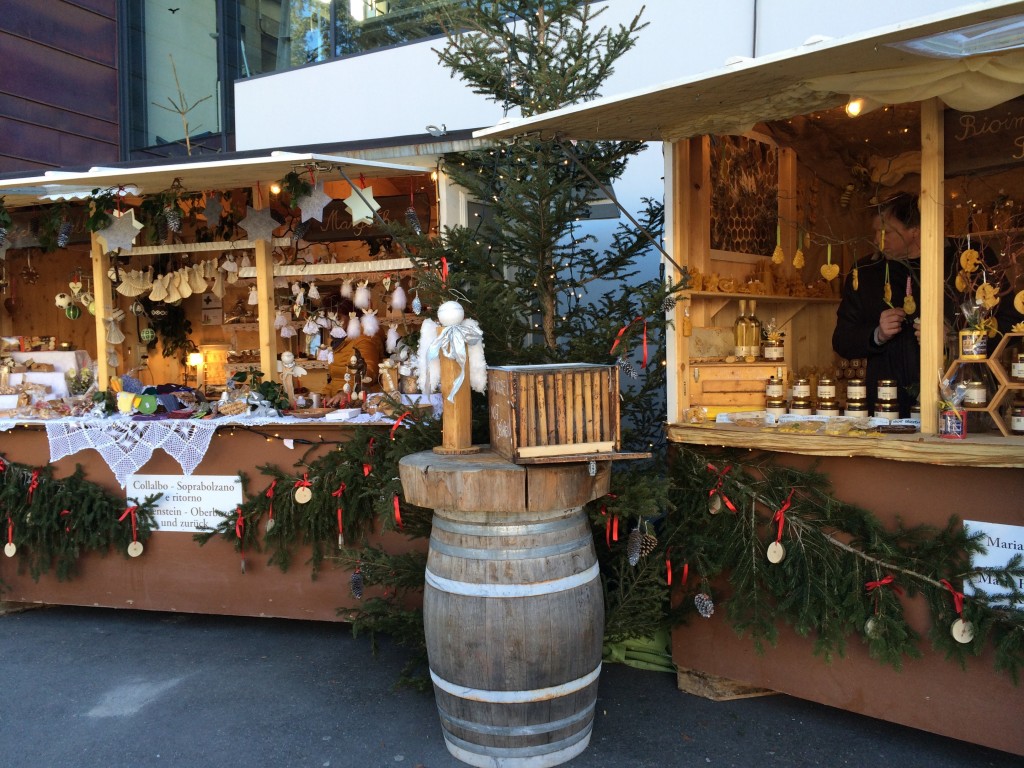 The charming little Christmas market at Renon/Rittner a the top of the funivia