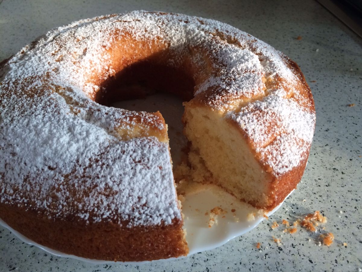 Torta di Lucia (Lucia’s Coconut Yoghurt Cake)